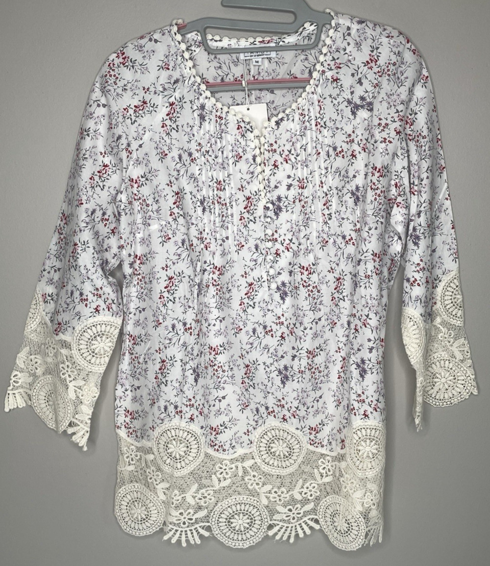 TAMSY Womens Medium Floral Boho Blouse White Lace Trim 3/4 Sleeve NWT